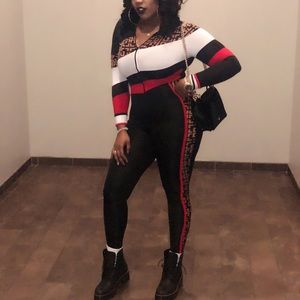 Jumpsuit only worn 1 time  size: medium